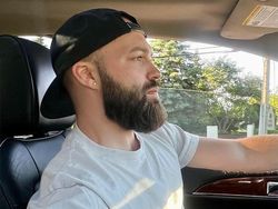 Perbedaan Drastis Pakai Brewok dan Tidak, Nggak Semua Cocok Cukuran