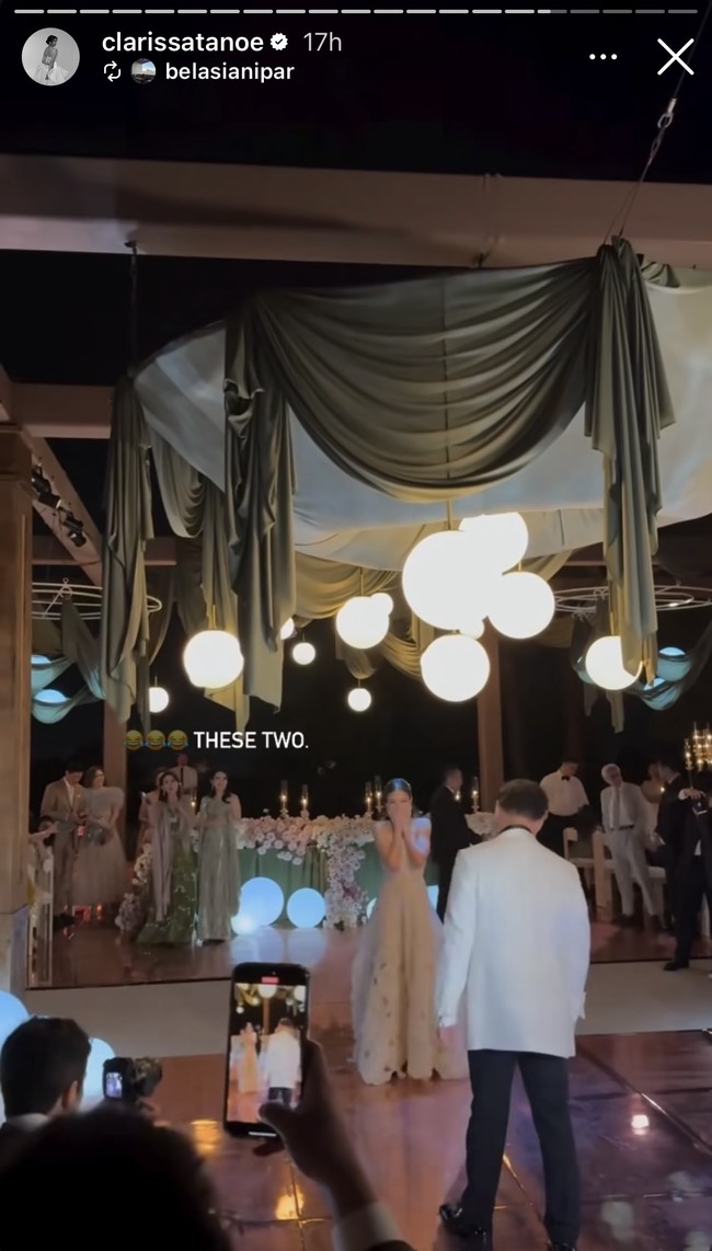 Setelah acara pemberkatan Clarissa dan Anthony melanjutkan dengan resepsi mewah. Berlokasi di Beverly Hills, California, Amerika Serikat, kali ini dekorasinya tampak memiliki sentuhan warna hijau. Foto: Instagram/@clarissatanoe