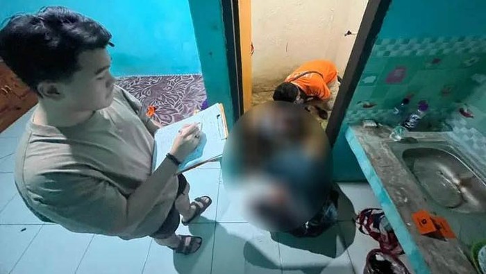 Polisi melakukan olah TKP di lokasi pemerkosaan sekaligus pembunuhan seorang mahasiswi oleh pacar di Kota Bima, NTB, Senin (26/8/2024) dinihari. (Dok. Polres Bima Kota)
