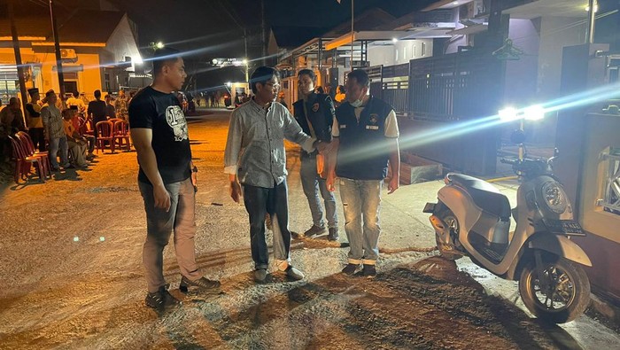 Polisi melakukan olah TKP pria tewas ditusuk OTK di Lubuklinggau