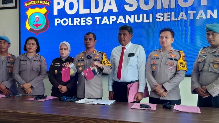 Polres Tapsel saat merilis kasus penangkapan jaksa. (Dok. Polres Tapsel)