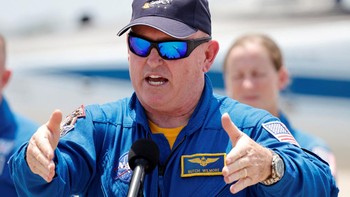 Peluang mereka untuk kembali ke Bumi ialah Februari 2025 dengan menumpang pesawat Crew Dragon milik SpaceX.  