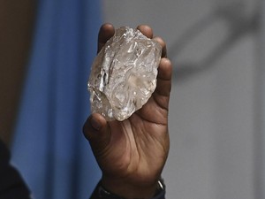Menyebar Berlian ke Atmosfer Bisa Mendinginkan Bumi, Ini Kata Studi