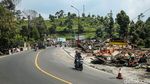 Melihat Lagi Pembongkaran Lapak PKL dan Bangunan Liar di Puncak Bogor