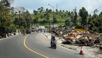 Pemkab Bogor telah melakukan penertiban 196 bangunan liar di kawasan Puncak hari ini.