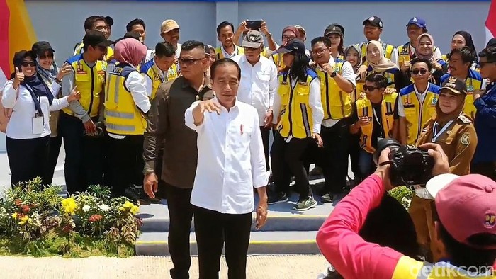 Presiden Jokowi saat meresmikan pasar modern Pasir Gintung di Bandar Lampung
