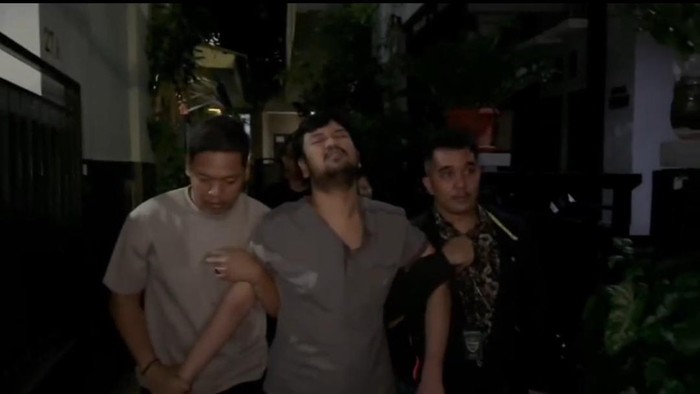 Pria penyebar video porno anak menangis saat ditangkap polisi (dok.istiimewa)