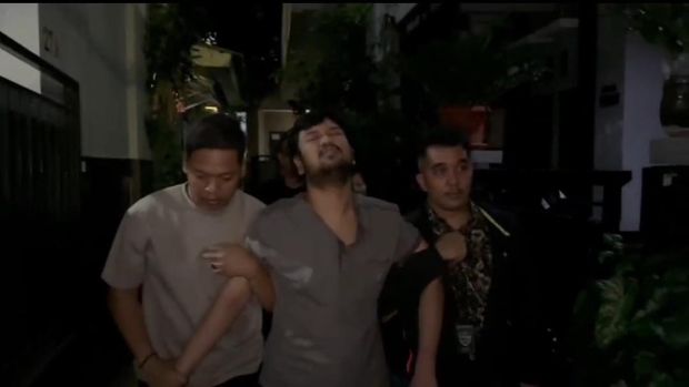 Pria penyebar video porno anak menangis saat ditangkap polisi (dok.istiimewa)