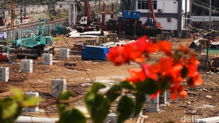 Stasiun Tanah Abang, Jakarta, sedang dilakukan perluasan. Begini progres terkininya.