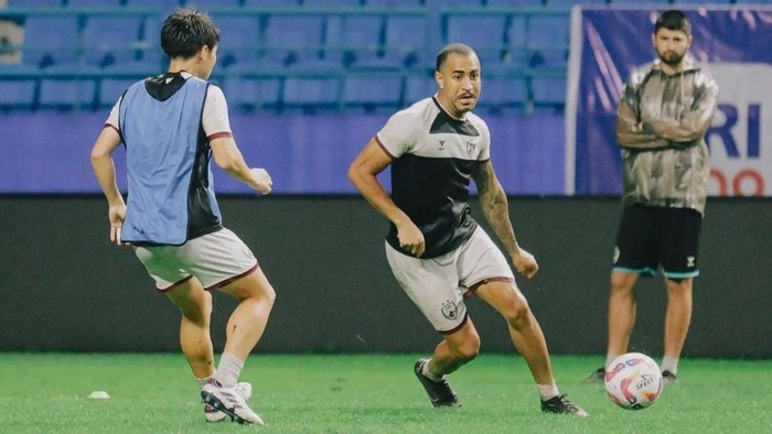 PSM Makassar menggelar latihan di Stadion Batakan jelang melawan Dewa United dalam laga Liga 1 2024/2025.