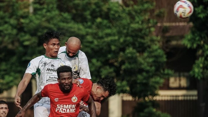 Laga Semen Padang vs PSS Sleman, Senin (26/8/2024).