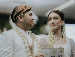 8 Foto Pernikahan Putri Tora Sudiro Pakai Adat Jawa, Anggun Berkebaya Panjang