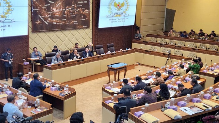 Rapat Komisi II DPR bersama KPU dan Bawaslu (Adrial/detikcom)