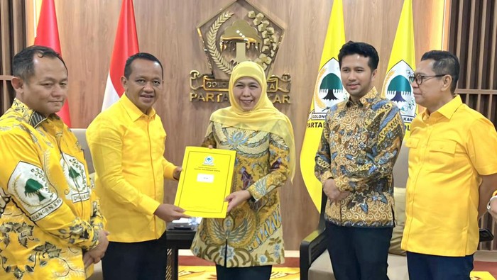 Sah, Bahlil dan Sarmuji Serahkan B1 KWK Golkar kepada Khofifah-Emil