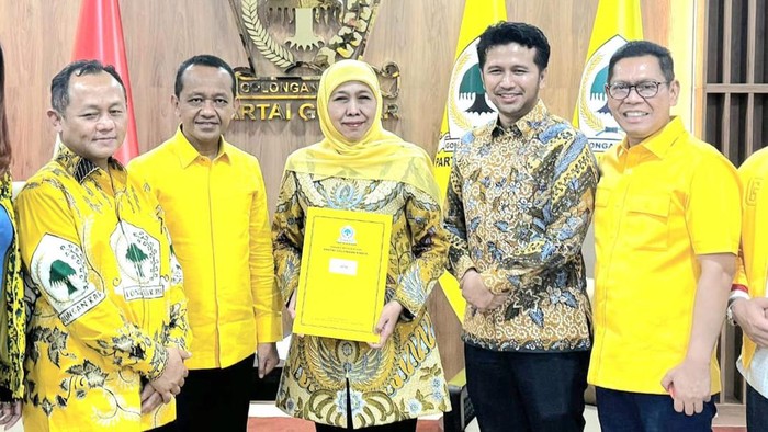 Sah, Bahlil dan Sarmuji Serahkan B1 KWK Golkar kepada Khofifah-Emil