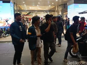 Aksi di Semarang Dibubarkan, Sebagian Demonstran Kabur ke Mal Paragon