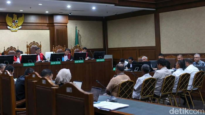 Jaksa Penuntut Umum (JPU) Kejaksaan Agung (Kejagung) menghadirkan lima saksi dalam sidang lanjutan suami Aktris Sandra Dewi, Harvey Moeis di Pengadilan Tipikor, Jakarta, Senin (26/8/2024).