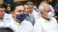 Terdakwa Harvey Moeis selaku perwakilan PT Refined Bangka terkait kasus izin tambang ilegal di wilayah PT Timah Tbk. Para saksi yang hadir merupakan empat orang pegawai PT Timah dan seorang petani.