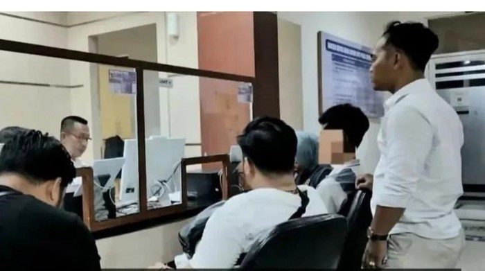 Staf kampus diduga bertindak asusila terhadap maba.