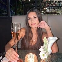 Melalui Instagram Story miliknya, Ria sempat membagikan momen kehamilannya yang selama ini sempat ditutupi. Ia bahkan mengaku harus menutupi baby bump di perutnya saat sedang membuat konten. Foto: Instagram/@stefannwilliam/@ria.travelwithmeri