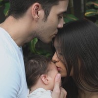 Melalui akun Instagram pribadinya Ria dan Stefan akhirnya mengumumkan anak laki-laki mereka yang lahir pada 11 September 2023. Kabar tersebut sontak mengejutkan publik karena selama ini keduanya tak pernah mengumumkan kehamilan tersebut. Foto: Instagram/@stefannwilliam/@ria.travelwithmeri