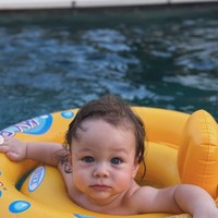 Punya paras bule yang diwarisi dari kedua orangtuanya, bayi laki-laki tersebut diberi nama Noah Cure Andrews Umboh. Noah Cure Andrews Umboh, 11.09.2023. Bayi laki-laki kami yang tampan, tulis Stefan Williams pada keterangan fotonya di Instagram. Foto: Instagram/@stefannwilliam/@ria.travelwithmeri