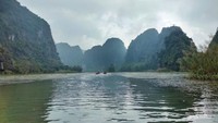 Berperahu di Nin Binh
