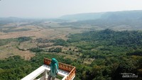 Salah satu spot untuk mendapatkan view utuh Geopark adalah di Bukit  Panenjoan.