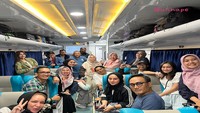 Debuta naik kereta api jarak jauh. Berangkat dari Stasiun Pasar Senen menuju Tulungagung