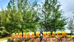 Nyantai Dulu di Pantai Caruban