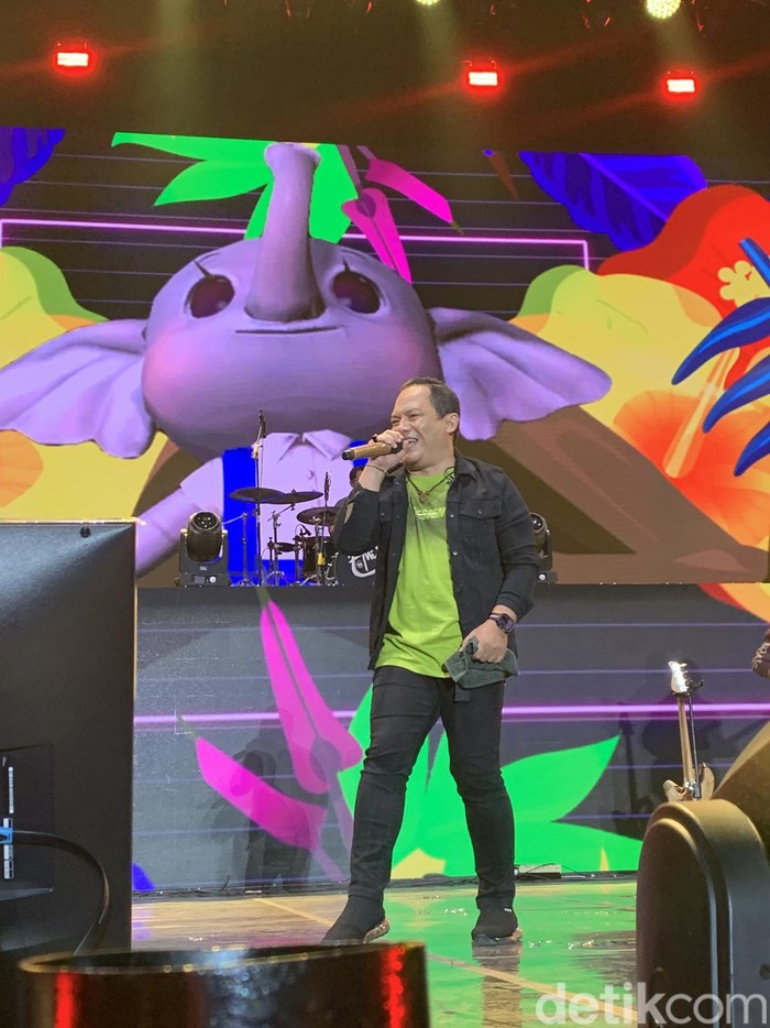 Wali Penampilan Wali di West Java Festival 2024. Mereka jadi band penutup yang tampil jelang tengah malam di GOR Saparua, Bandung, Minggu (25/8/2024).