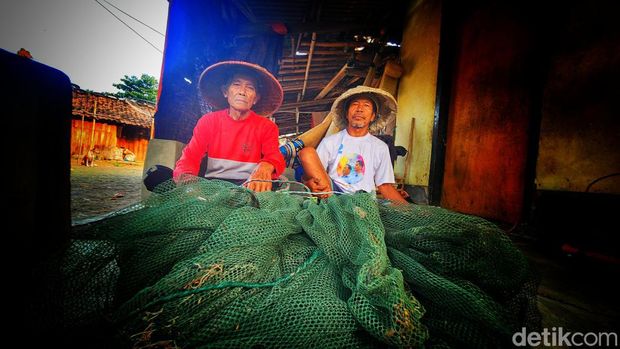 Warga Kampung Dayak Loji Sukabumi