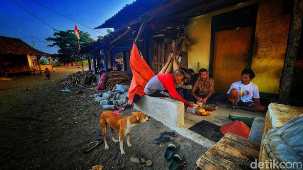 Warga Kampung Dayak Loji Sukabumi