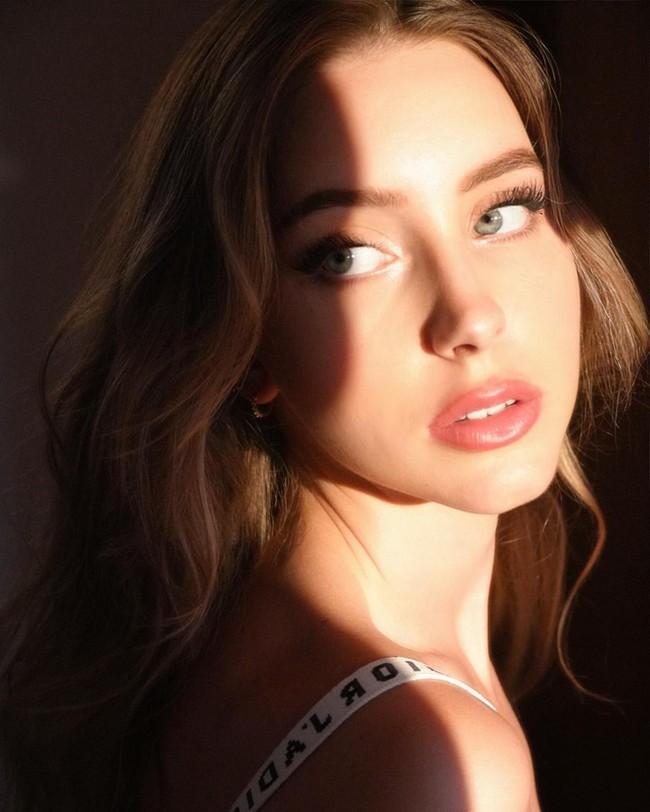 Berdasarkan unggahannya, Yulia mengikuti pacarnya ke Kazakhstan, Kyrgyzstan, and Azerbaijan sebelum akhirnya ditangkap.Foto: Instagram Yulia Vavilove