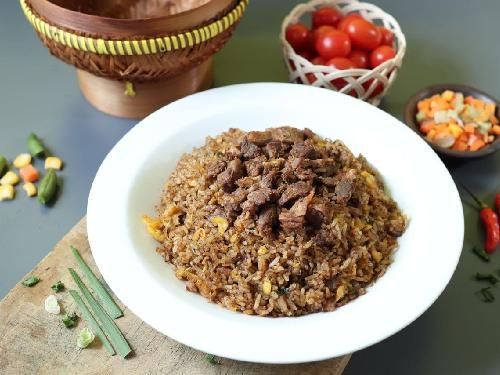 5 Nasi Goreng dengan Topping Melimpah yang Terkenal Lezat