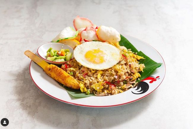5 Nasi Goreng dengan Topping Melimpah yang Terkenal Lezat