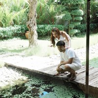 Tampaknya momen liburan tersebut juga sekaligus menjadi momen keduanya berbulan madu kembali. Ekspresi bahagia pun jelas terpancar di wajah keduanya karena bisa menghabiskan waktu bersama. Foto: Instagram/@thariqhalilintar