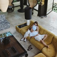 Aaliyah Massaid dan Thariq Halilintar saat ini tengah kembali menikmati kebersamaan mereka dengan berlibur ke Bali. Meski tak hanya berlibur berdua, karena keduanya diketahui mengajak serta karyawan mereka, namun keduanya tetap tak ragu memamerkan kemesraan mereka. Foto: Instagram/@thariqhalilintar