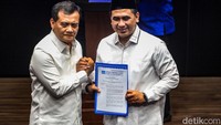 Ahmad Luthfi adalah mantan Kapolda Jateng dan Gus Yasin mantan wakil gubernur Jateng. Hari ini merupakan hari terakhir PD menyerahkan rekomendasi kepada calon kepala daerah.   