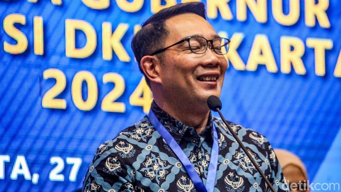 Ketum Partai Demokrat Agus Harimurti Yudhoyono (AHY) menyerahkan surat rekomendasi kepada tiga pasangan calon kepala daerah. Rekomendasi diserahkan kepada bakal cagub Jakarta, Jawa Barat, dan Jawa Tengah.