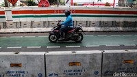 Dinas Sumber Daya Air (SDA) DKI menjelaskan proyek itu adalah pembangunan saluran air limbah di Jalan Cikini Raya.   