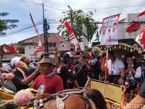 Daftar Pilgub, Andika-Hendi Kompak Berbaju Putih Naik Delman ke KPU Jateng