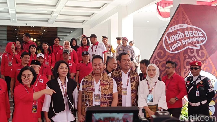 Andika Perkasa dan Hendrar Prihadi (Hendi) menjadi pasangan pertama yang mendaftar sebagai calon gubernur dan calon wakil gubernur Jateng 2024. Foto diambil Selasa (27/8/2024).