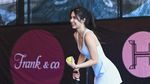 Senyum Merekah Angie Marcheria Saat Main Tenis