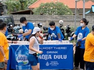 AQUA Dukung Gaya Hidup Sehat & Lestarikan Alam di Maybank Marathon 2024