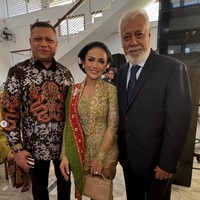 Selain selebriti, hadir pula para pesohor dipernikahan anak Susi Pudjiastuti. Salah satunya Perdana Menteri Timor Leste, Xanana Gusmao. Foto: Instagram @krisdayantilemos