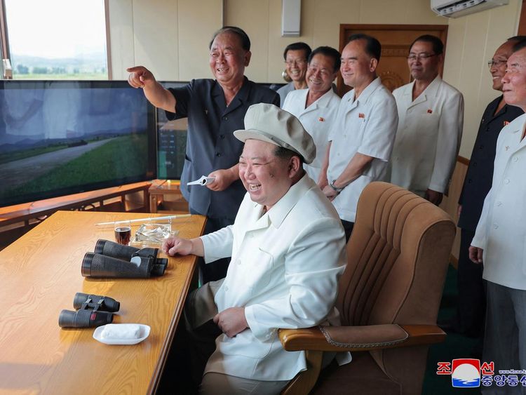 Bahagianya Kim Jong Un Lihat Kinerja Ledakan Drone Miliknya