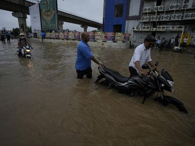 Banjir Merendam India Pascahujan Deras