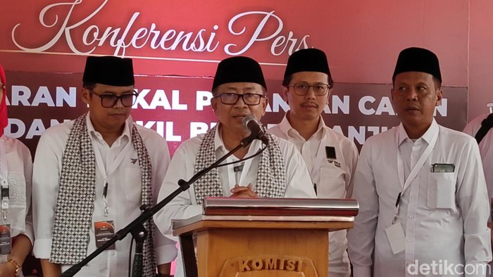 Bapaslon Herman-Ibang daftar ke KPU