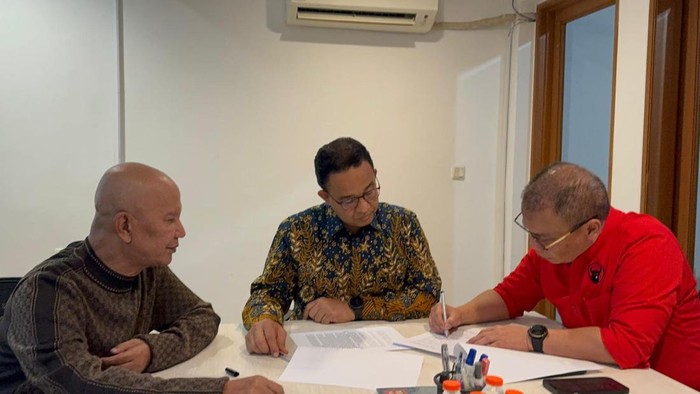Beredar foto Anies Baswedan bersama Ketua DPP PDIP Said Abdullah dan Ketua DPP PDIP Ahmad Basarah di dalam sebuah ruangan (dok istimewa)